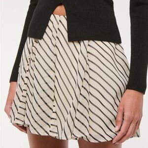 Abercrombie & Fitch - Striped Black and White Women's Mini Skirt